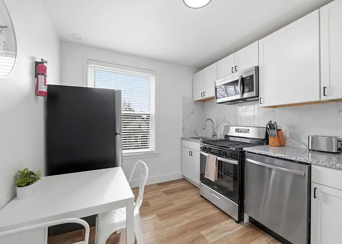 Dormont, !b Modern And Spacious Private Bedroom With Shared Bathroom Homestay *
