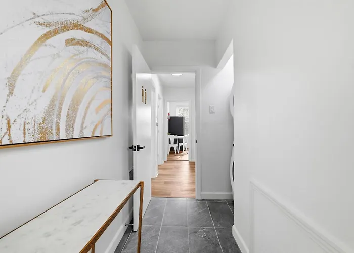 Dormont, !b Modern And Spacious Private Bedroom With Shared Bathroom