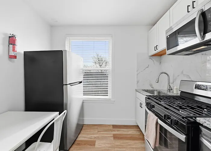 Homestay Dormont, !b Modern And Spacious Private Bedroom With Shared Bathroom *