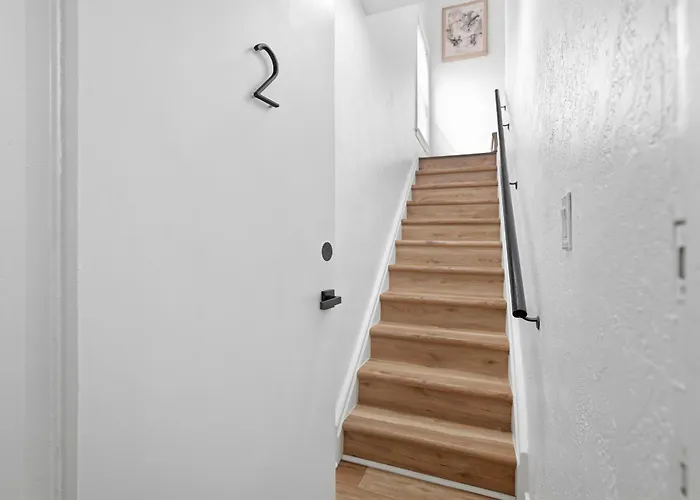 Homestay Dormont, !b Modern And Spacious Private Bedroom With Shared Bathroom