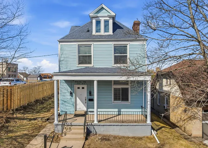 Dormont, !b Modern And Spacious Private Bedroom With Shared Bathroom *