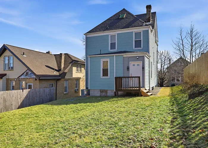 Dormont, !b Modern And Spacious Private Bedroom With Shared Bathroom *